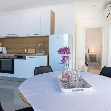 Beautiful Apartment In Komarna With Wifi 公寓 *