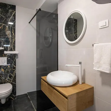 Apartment In With Wifi Komarna