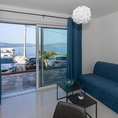 In With House Sea View * Komarna