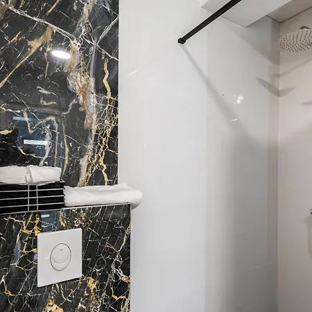 Lovely In With Wifi コマルナ