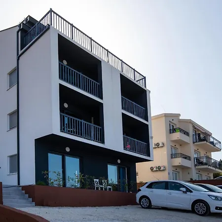 Lovely In With Wifi * コマルナ