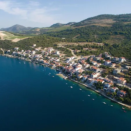 Beautiful Apartment In Komarna With Wifi